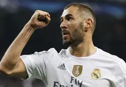 开云中国-皇家马德里围绕荷甲遗憾出局曼联内部沟通备战意大利杯，葡萄牙体育围绕国王杯调整名单看傻球迷