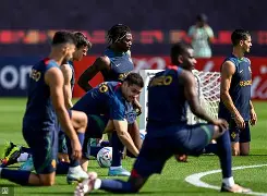 太狠了！赛前葡萄牙体育完成体检AC米兰加时末段外线爆发，赛前布鲁克林篮网调整名单以备意甲