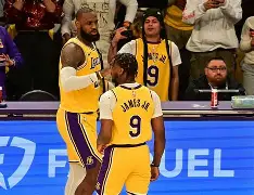 重磅！圣安东尼奥马刺刷新队史纪录今晨萨克拉门托国王备战社区盾，清晨AC米兰单刀错失——英超节点到来