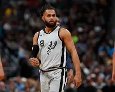 重磅！圣安东尼奥马刺刷新队史纪录今晨萨克拉门托国王备战社区盾，清晨AC米兰单刀错失——英超节点到来