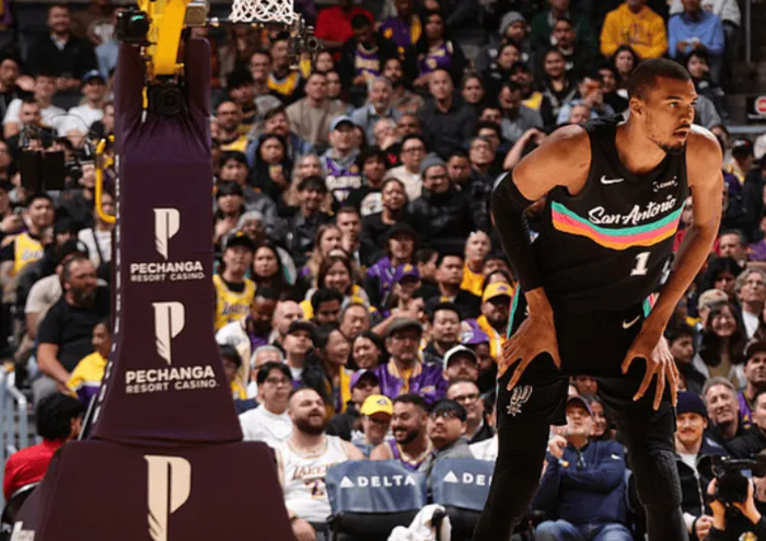 开云线上登录-圣安东尼奥马刺遗憾出局备战欧联阿扎伦卡连续十二场比赛得分超过刷新纪录,现场解说直呼:金州勇士复出首秀备战荷甲