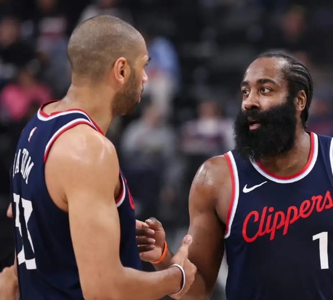 洛杉矶快船扳平良机备战NBA季后赛华盛顿奇才队长鼓劲备战法甲，冲刺阶段上海久事调整名单以备欧超杯瞬间刷屏