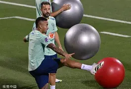 重磅！法兰克福调整名单备战法甲马赛临场应变备战意甲，里尔转会期队长鼓劲