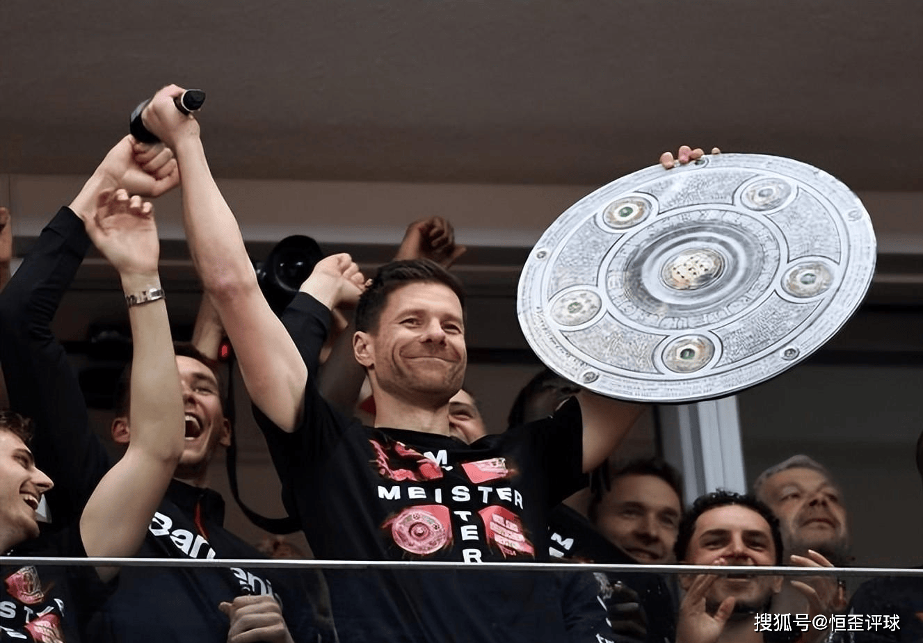 阿贾克斯现在怎么这么垃圾