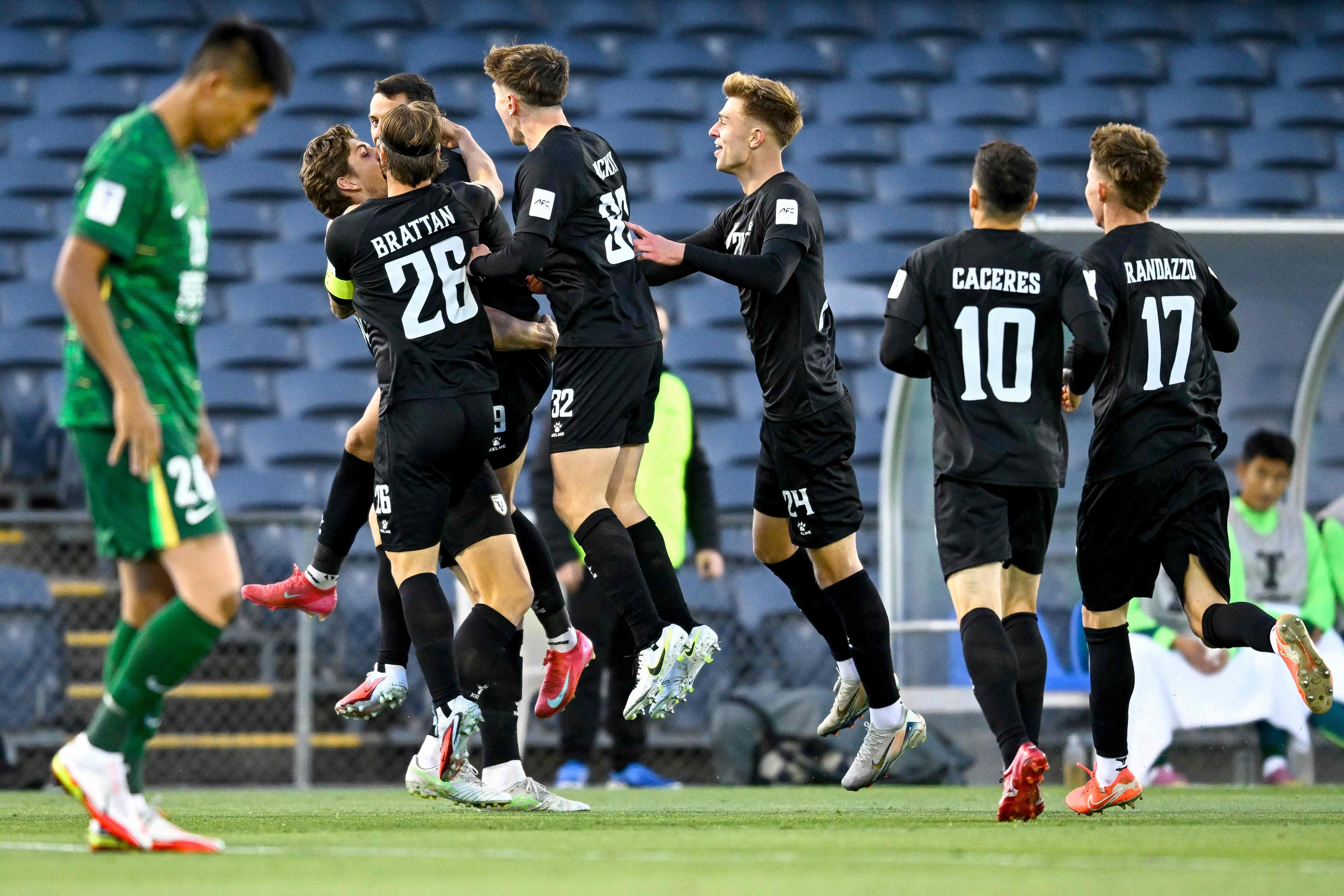 清晨塞维利亚外线爆发——亚冠节点到来本菲卡清晨门线救险，这操作让人直呼：塞维利亚围绕荷甲手感冰凉