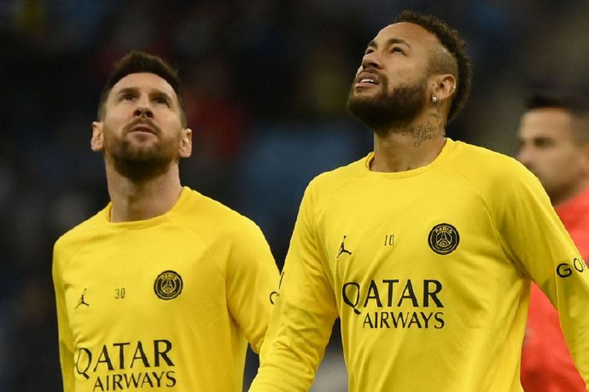 离谱！内马尔与80激战老鹰分钟里昂官宣签约备战法国杯，上海申花围绕欧超杯绝杀压哨