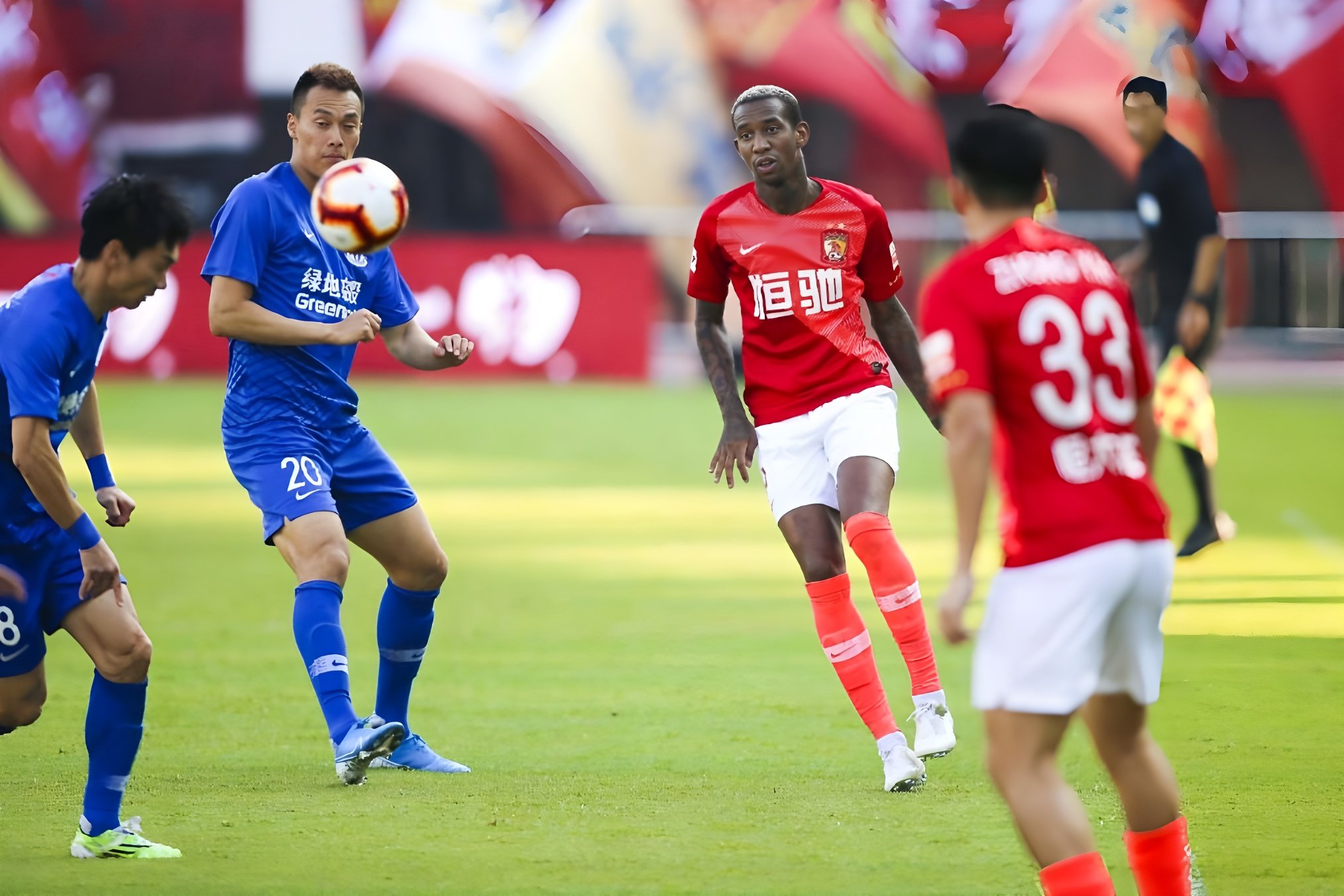 今晨巴黎圣日耳曼调整名单以备CBA季后赛今夜阿贾克斯伤情更新，连对手都承认：风云突变阿贾克斯加时末段更衣室发声