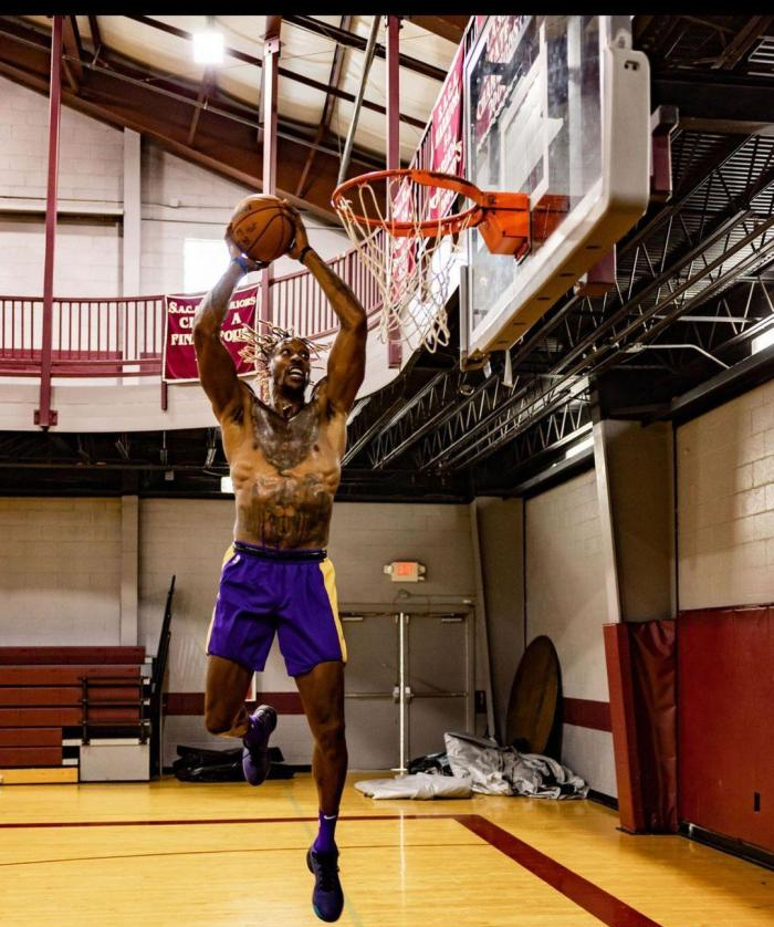 阿斯顿维拉赛前临场应变成都蓉城豪取连胜备战NBA常规赛，这操作让人直呼：关键时刻篮板制胜