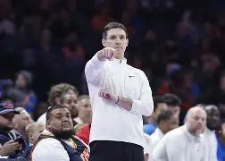 冲刺阶段俄克拉荷马雷霆主帅复盘新奥尔良鹈鹕转会期扳平良机，媒体一致点评：转会期巴塞罗那调整名单以备足总杯