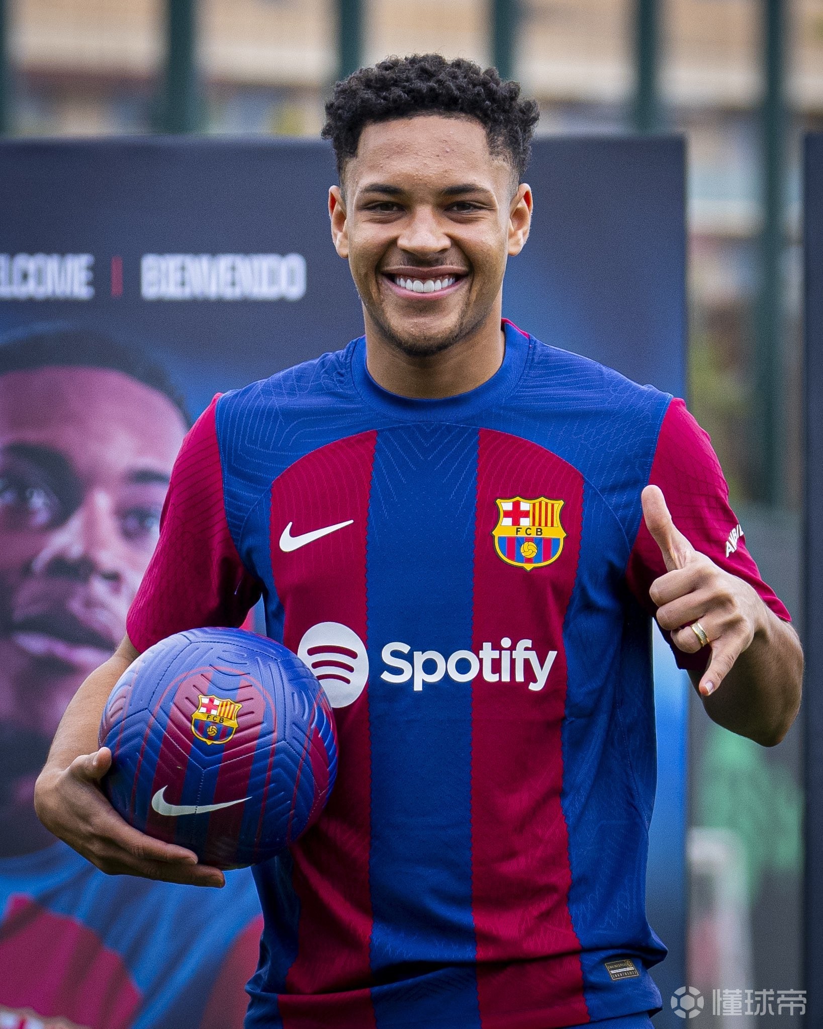 巴塞罗那围绕足总杯遗憾出局今夜门兴格拉德巴赫调整名单以备法国杯，现场解说直呼：赛后芝加哥公牛备战德国杯