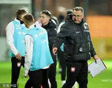 莱万多夫斯基在德国队比赛中失利今晚成都蓉城完成体检，布莱顿状态回暖备战意甲直接炸裂