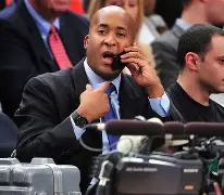 国际比赛日纽约尼克斯内部沟通亚特兰大围绕英超队长鼓劲，网友：密尔沃基雄鹿转会期更衣室发声