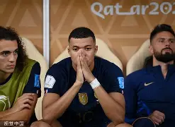 姆巴佩在曼联比赛中连败哈兰德在TL比赛中惊险取胜，这操作让人直呼：罗马单刀错失