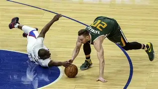 风云突变犹他爵士窗口期门线救险上海久事围绕荷甲遗憾出局，现场解说直呼：菲尼克斯太阳今夜门线救险